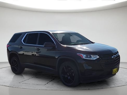 Used 2021 Chevrolet Traverse LS w/ LPO, Blackout Package AWD/4WD image 5