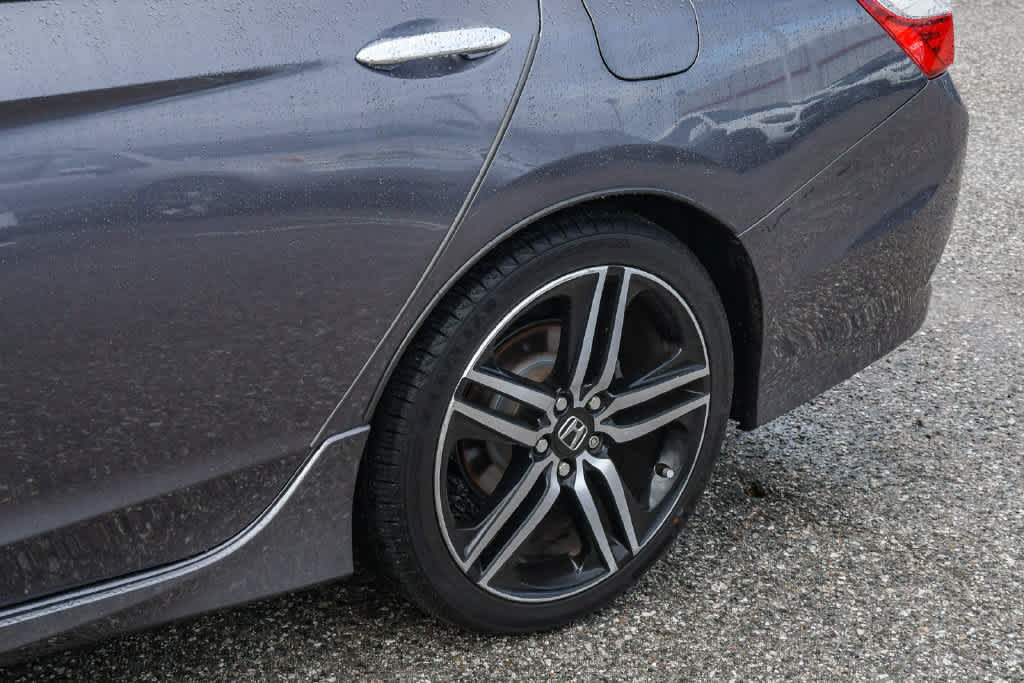 Used 2017 Honda Accord Sport image 11