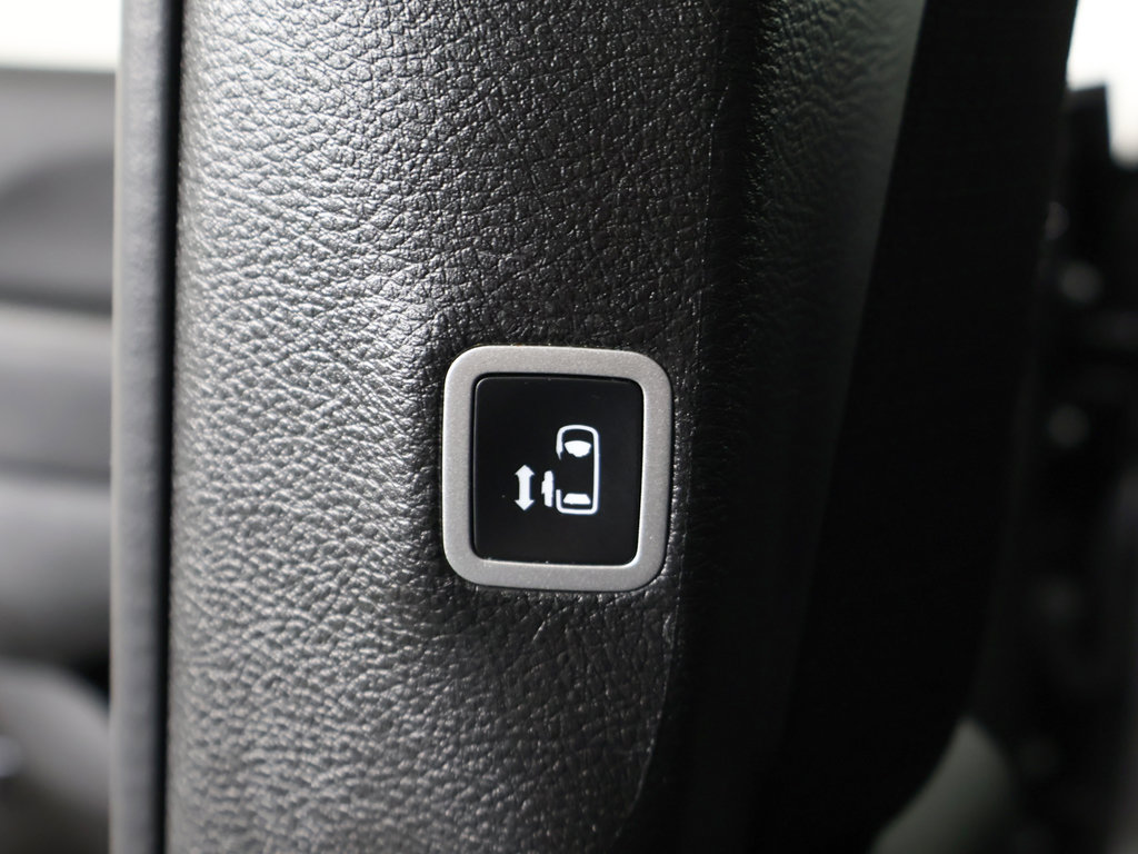 Used 2025 Chrysler Pacifica Select FWD image 26