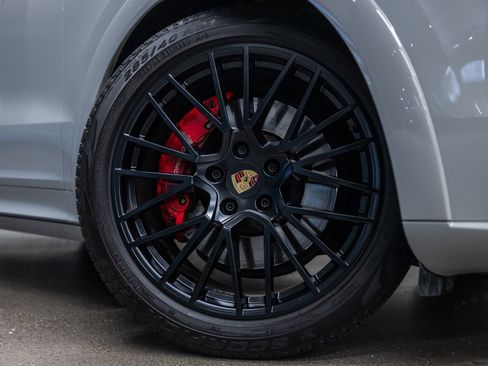 Certified 2023 Porsche Cayenne GTS AWD/4WD image 17