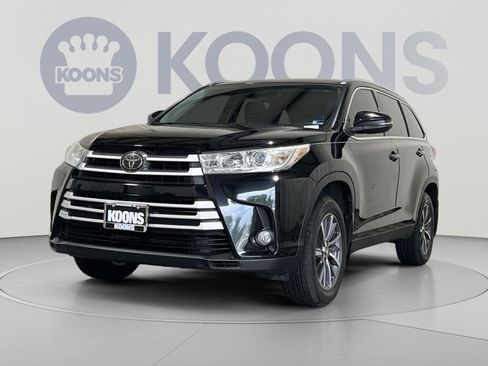 Used 2019 Toyota Highlander XLE AWD/4WD image 1