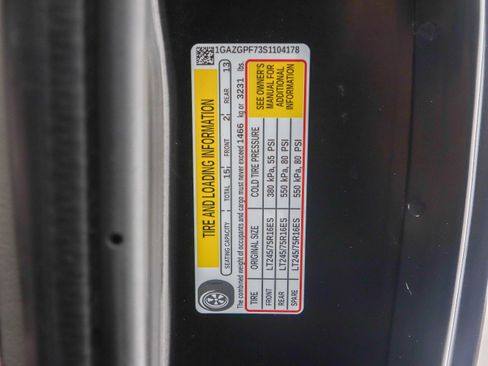 Used 2025 Chevrolet Express 3500 LT w/ LT Preferred Equipment Group RWD image 30