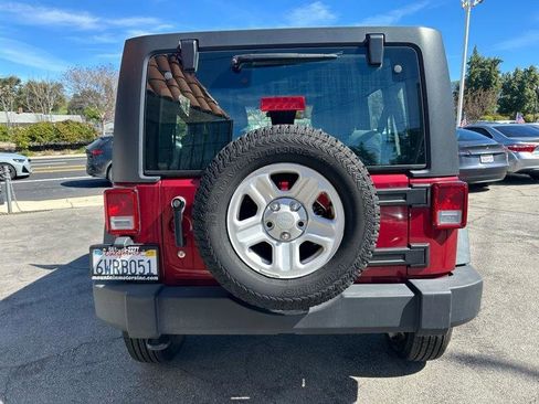 Used 2012 Jeep Wrangler Unlimited Sport image 4