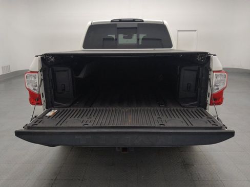 Used 2019 Nissan Titan SV w/ SV Convenience Package RWD image 29