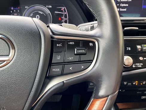 Used 2022 Lexus ES 300h w/ Luxury Package image 23