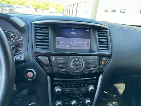 Used 2020 Nissan Pathfinder SV AWD/4WD image 7