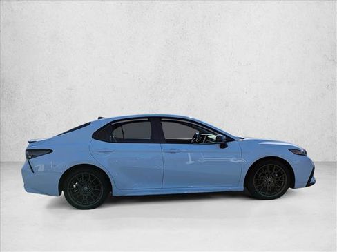 Used 2023 Toyota Camry SE image 4