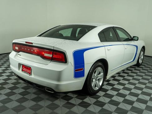 Used 2014 Dodge Charger SE RWD image 6