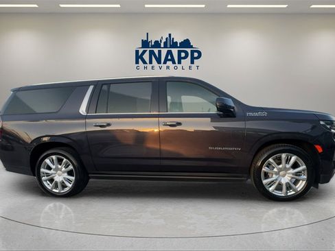 Used 2023 Chevrolet Suburban High Country image 5