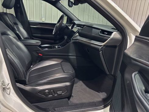 Used 2024 Jeep Grand Cherokee L Limited w/ Luxury Tech Group II image 27