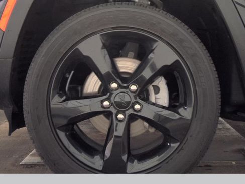 Used 2024 Jeep Grand Cherokee Altitude AWD/4WD image 19