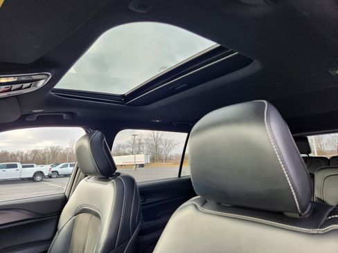 Used 2023 Jeep Grand Cherokee L Laredo image 26