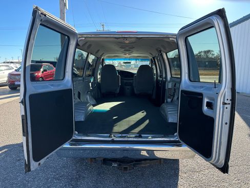 Used 2006 Ford E-150 and Econoline 150 RWD image 23