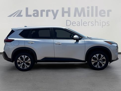 Used 2023 Nissan Rogue SV AWD/4WD image 6