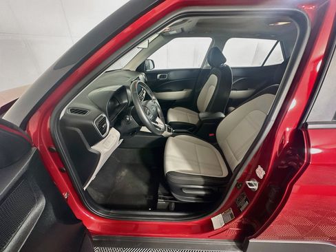 Used 2025 Hyundai Venue SEL FWD image 13