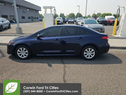 Used 2020 Toyota Corolla LE w/ Carpet Mat Package (TMS) FWD image 6