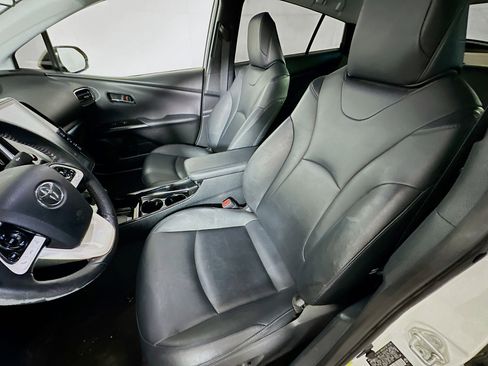 Used 2018 Toyota Prius Prime Premium image 13
