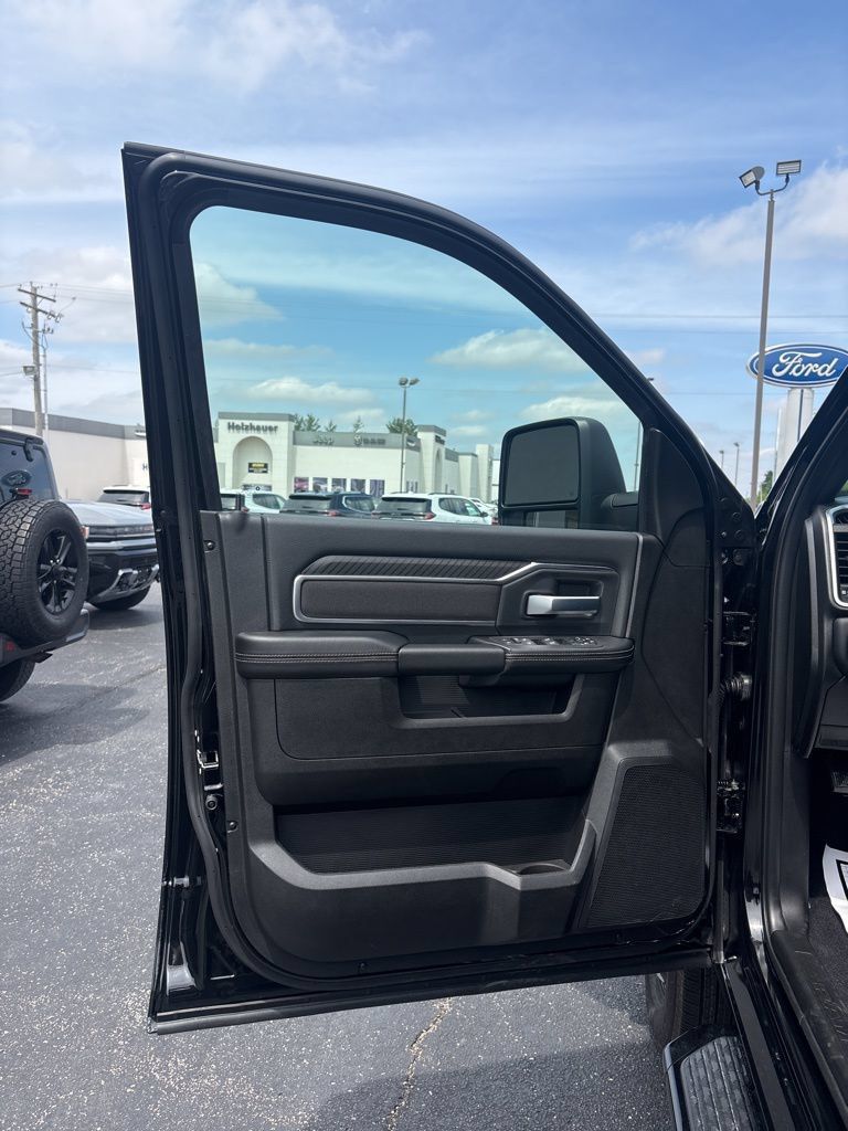 New 2026 RAM 3500 Big Horn AWD/4WD image 16