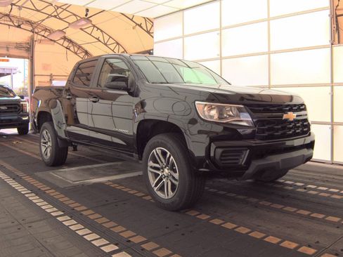 Used 2022 Chevrolet Colorado W/T w/ Custom Special Edition RWD image 2