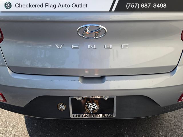Used 2025 Hyundai Venue SEL FWD image 13