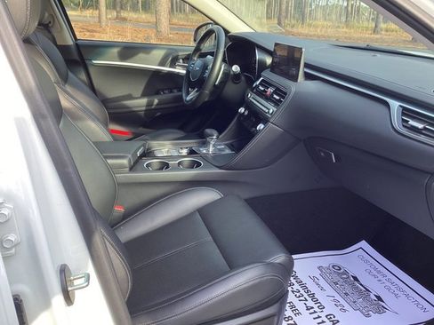 Used 2025 Genesis G70 2.5T image 13