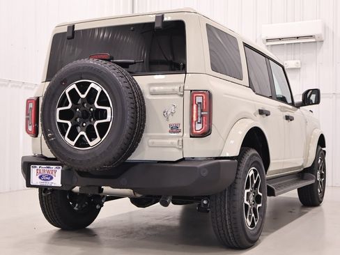 New 2026 Ford Bronco Outer Banks AWD/4WD image 9