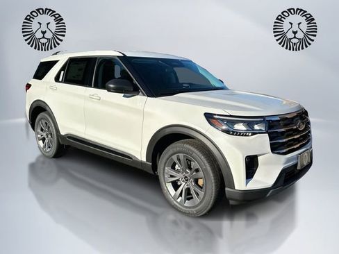 New 2026 Ford Explorer Active w/ Active Comfort Package image 3