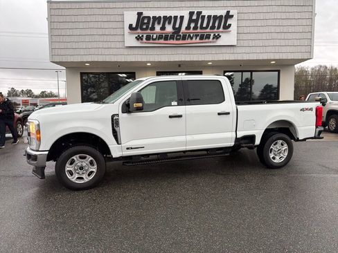 Used 2025 Ford F250 XLT image 1