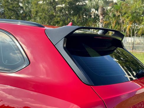 Used 2019 Bentley Bentayga image 29