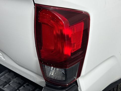 Used 2022 Toyota Tacoma SR image 39