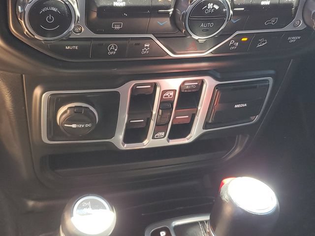 Used 2018 Jeep Wrangler Unlimited Sahara w/ Safety Group AWD/4WD image 19