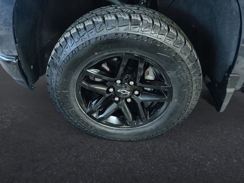 Used 2022 Chevrolet Silverado 1500 Custom Trail Boss w/ Safety Confidence Package AWD/4WD image 18