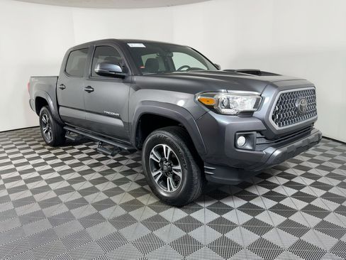 Used 2019 Toyota Tacoma TRD Sport image 5