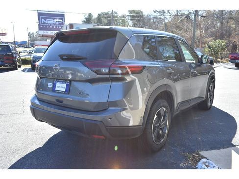 Used 2024 Nissan Rogue SV image 5