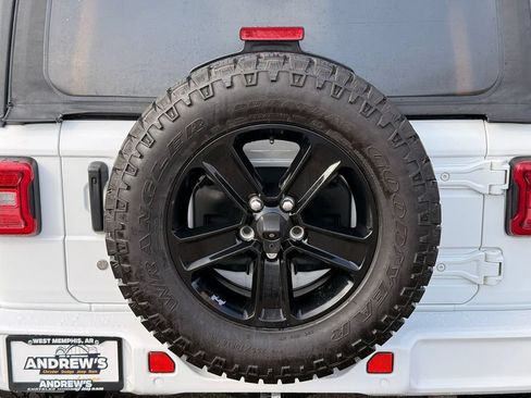 Used 2019 Jeep Wrangler Unlimited Sahara AWD/4WD image 10