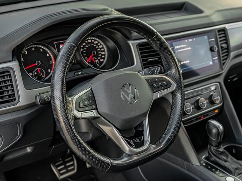Used 2020 Volkswagen Atlas Cross Sport SE w/ Panoramic Sunroof Package FWD image 15