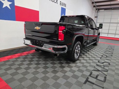 Used 2024 Chevrolet Silverado 2500 LTZ w/ LTZ Premium Package AWD/4WD image 18