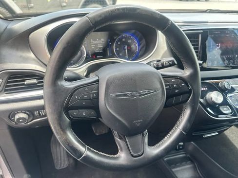 Used 2018 Chrysler Pacifica Touring Plus w/ S Appearance Package FWD image 22