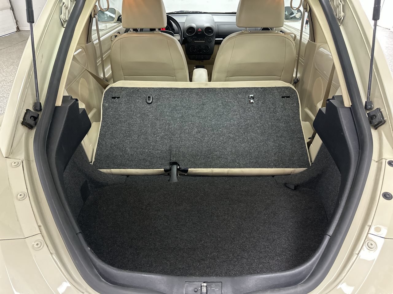 Used 2009 Volkswagen Beetle S FWD image 25
