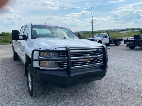 Used 2018 Chevrolet Silverado 2500 W/T AWD/4WD image 4