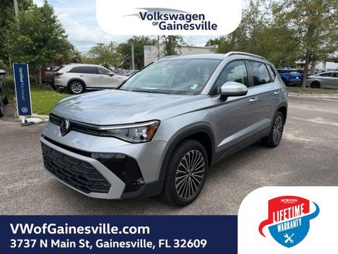 Used 2025 Volkswagen Taos SE FWD image 3