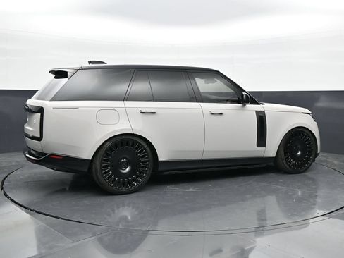 Used 2025 Land Rover Range Rover SV AWD/4WD image 9