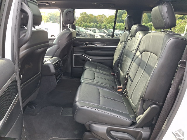 Used 2022 Jeep Wagoneer Series II w/ Premium Group I AWD/4WD image 18