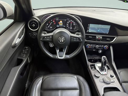 Used 2022 Alfa Romeo Giulia Ti AWD/4WD image 7