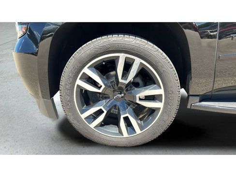 Used 2018 Chevrolet Tahoe Premier AWD/4WD image 36