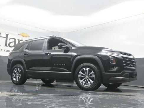 Used 2025 Chevrolet Equinox LT w/ Convenience Package II image 2