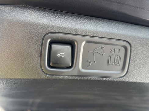 Used 2023 Ford Expedition XLT image 28