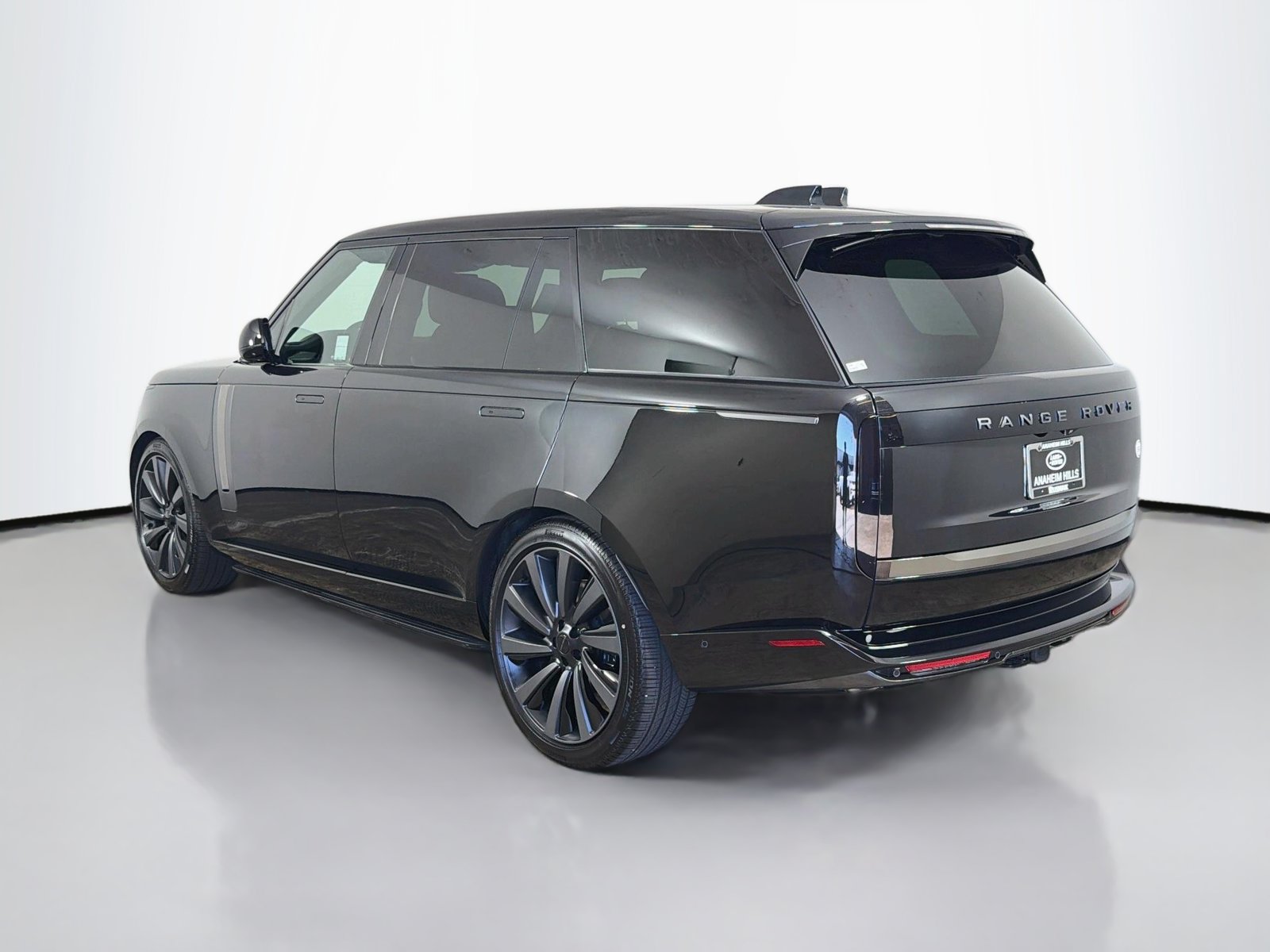 New 2026 Land Rover Range Rover SV AWD/4WD image 3