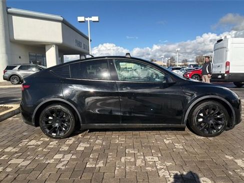 Used 2021 Tesla Model Y Long Range image 2