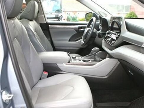 Used 2021 Toyota Highlander Platinum AWD/4WD image 21